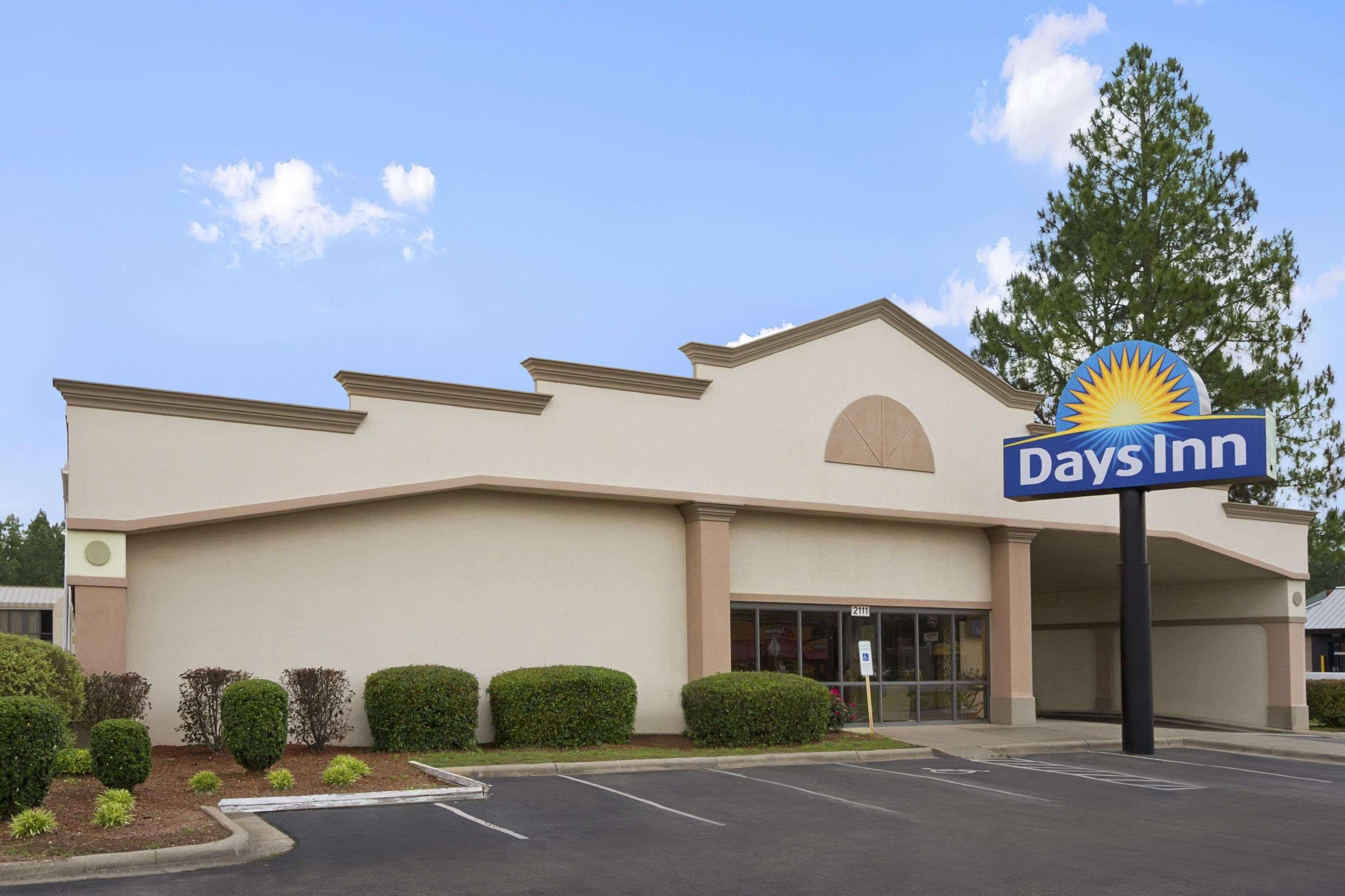 Days Inn By Wyndham Fayetteville-South/I-95 Exit 49 Exterior photo